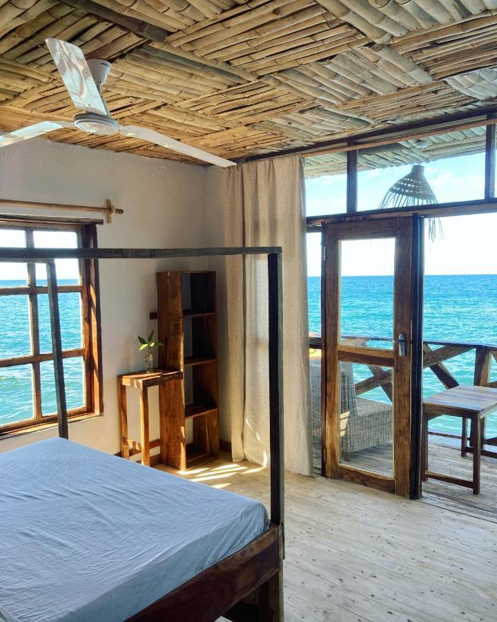 Soul Rebel Lodge & Backpackers Nkhata Bay エクステリア 写真