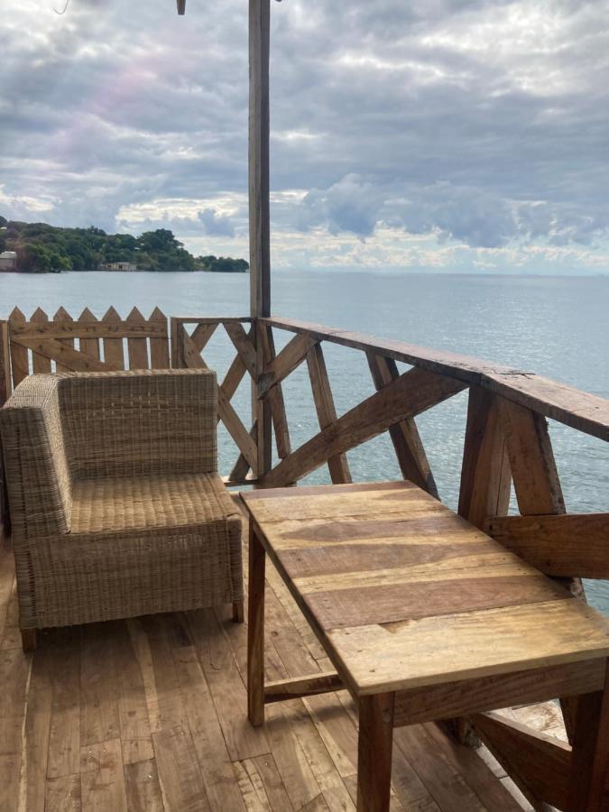Soul Rebel Lodge & Backpackers Nkhata Bay エクステリア 写真